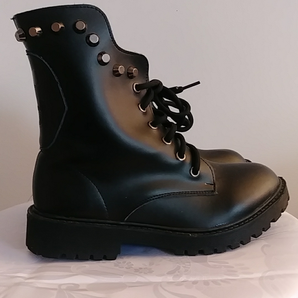 Black combat boots, size 7,